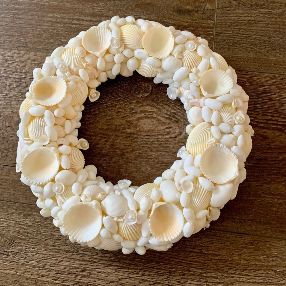 Pearline’s Seashell Wreath D 11” - Picture 10 of 13